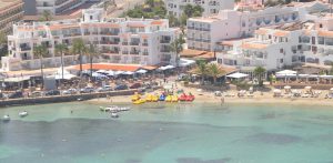 localización de ski pepe en la playa de Es Canar, Ibiza