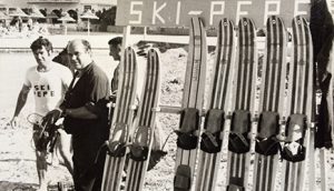 Foto años 70 de Ski Pepe Watersports en la playa de Es Canar, Ibiza